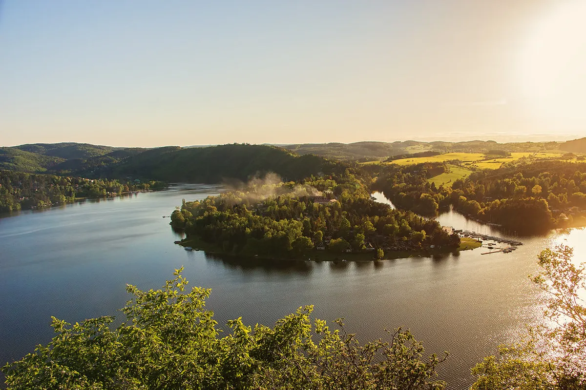 Vltava River Scenic Perspectives: Best Views